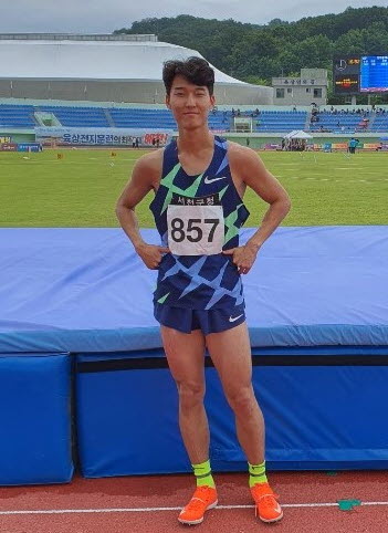 ▲KBS배 전국 육상경기대회 남자높이뛰기에서 대회신기록을 작성한 우상혁 선수