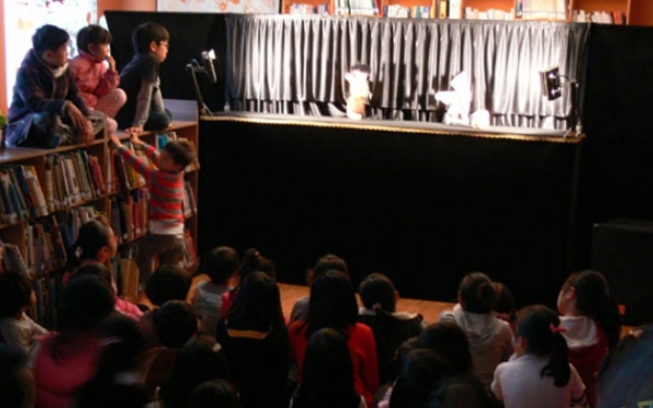 ▲2012년 3월 인형극단 ‘또봄’의 창단 기념 첫 공연 모습
