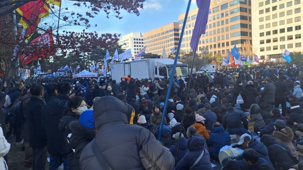 ▲7일 여의도광장을 가득 메운 인파.(사진제공/서천시민사회연대)